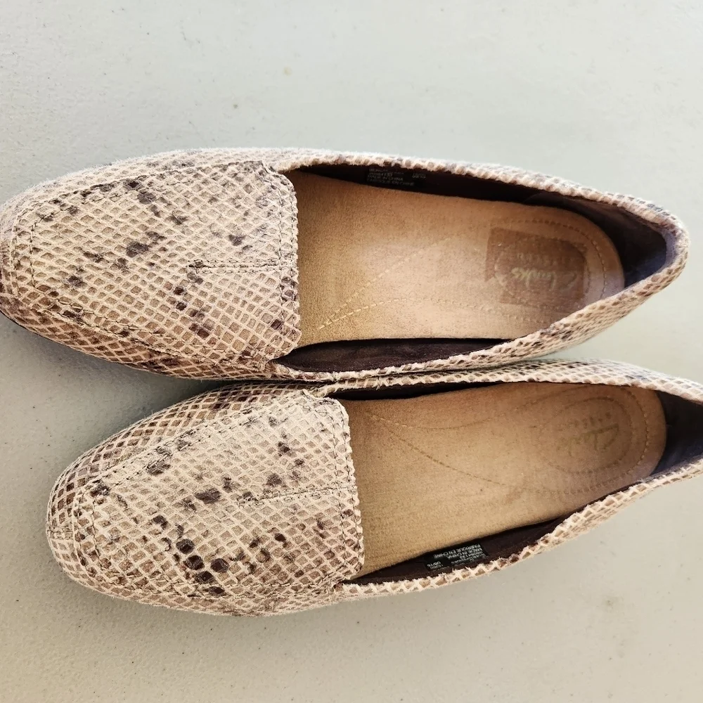 Clark’s Artisan Loafers Snakeskin Beige Brown 7M Flat Shoes